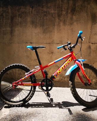 BICI da 20 pollici più 2 caschi bambino