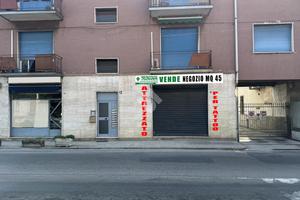 NEGOZIO A PADERNO DUGNANO