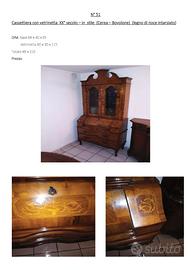 Credenza con vetrinetta