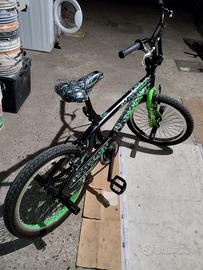 Bmx Casadei con pegs verde e nera