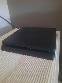 PS4 1000GB + controller + caricatore controller