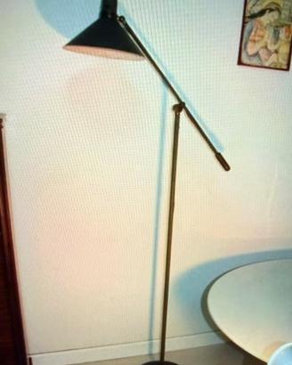 Piantana 1950 in metallo laccato.