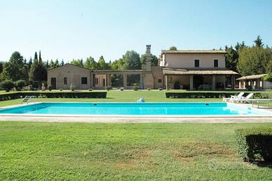 Villa di 545 m² con più di 5 locali e box auto dop