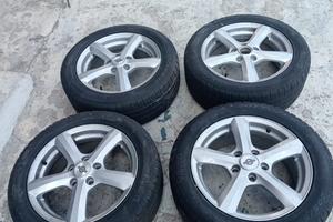 Gomme auto