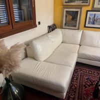 Divano Agolare in pelle bianco