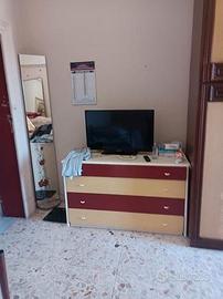 Stanza confortevole luminosa