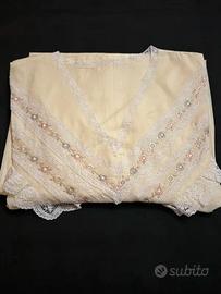 Camicia da notte gialla in cotone con decorazioni