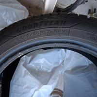 Pneumatici invernali goodyear 215/55R17 come nuovi