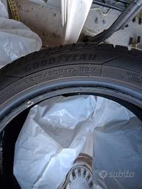 Pneumatici invernali goodyear 215/55R17 come nuovi