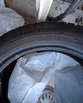 Pneumatici invernali goodyear 215/55R17 come nuovi