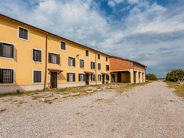 Porzione di bifamiliare di grande metratura