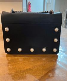 Borsa a spalla nera con perle