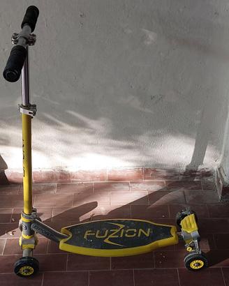 Fuzion 4-Wheel Carving Scooter (modello Sport)