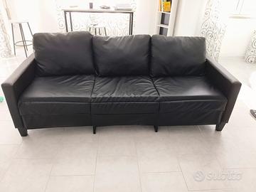 divano nero simil pelle 3 posti,