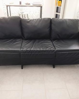 divano nero simil pelle 3 posti,