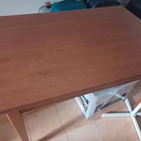 Tavolo con 4 sedie in legno