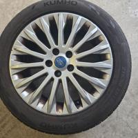 Cerchi in lega Ford con pnematici 215 50 R17
