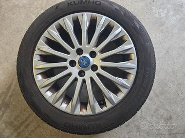 Cerchi in lega Ford con pnematici 215 50 R17
