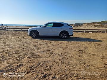 auto alfa Stelvio 