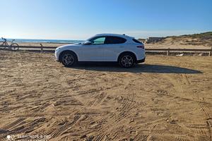 auto alfa Stelvio 