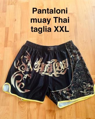 Pantaloni muay thai