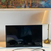 TV Smart Hitachi 24 pollici (60cm) HDMI da muro