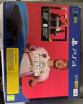 PS4 praticamente nuova