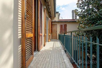 Casa indipendente di 184 m² con 5 locali a Campi B