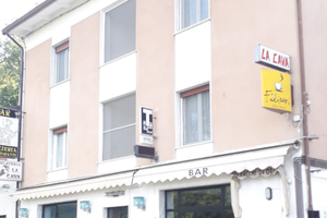 5 appartamenti 1 locale commerciale