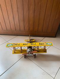 Modellino  biplano vintage Jenny JN7H in metallo