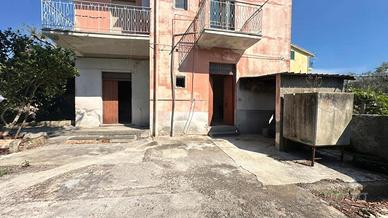 CASA SEMINDIPENDENTE A LETTERE