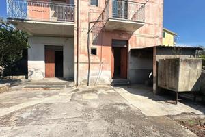 CASA SEMINDIPENDENTE A LETTERE