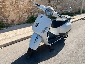 Piaggio Vespa 300 GTS