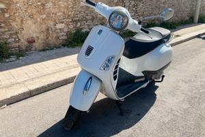 Piaggio Vespa 300 GTS