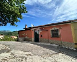 CASA SEMINDIPENDENTE A SALERNO