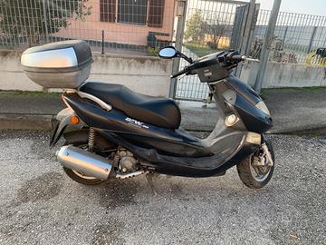 Scooter b&w 250