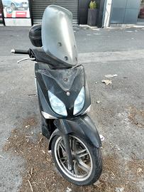 Scooter Yamaha 250