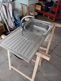 Lavello ad incasso con una vasca e  gocciolatoio