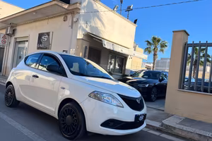 LANCIA Ypsilon 1.0 Hybrid *Black Edition*
