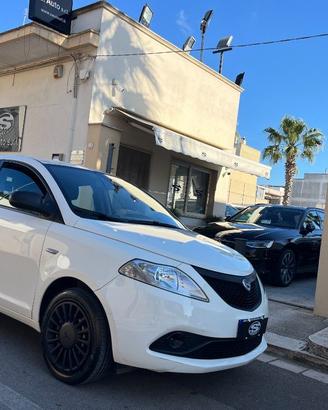 LANCIA Ypsilon 1.0 Hybrid *Black Edition*