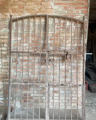 Cancello antico in ferro battuto