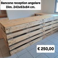 Bancone reception e tavolo consolle