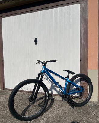 Bici dirt jump rose the bruce