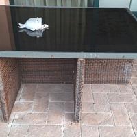 tavolo da esterno  con piano in vetro
