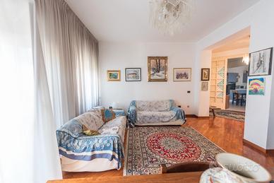 Ampio appartamento in strada parco