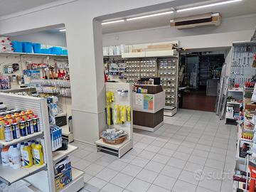 Attività negozio di ferramenta