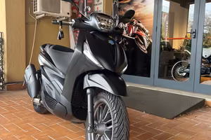 Piaggio beverly 400 sport -passaggio incluso e