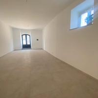 Battiati centro storico: Bottega C1 65mq