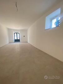 Battiati centro storico: Bottega C1 65mq