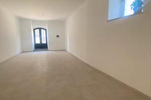 Battiati centro storico: Bottega C1 65mq